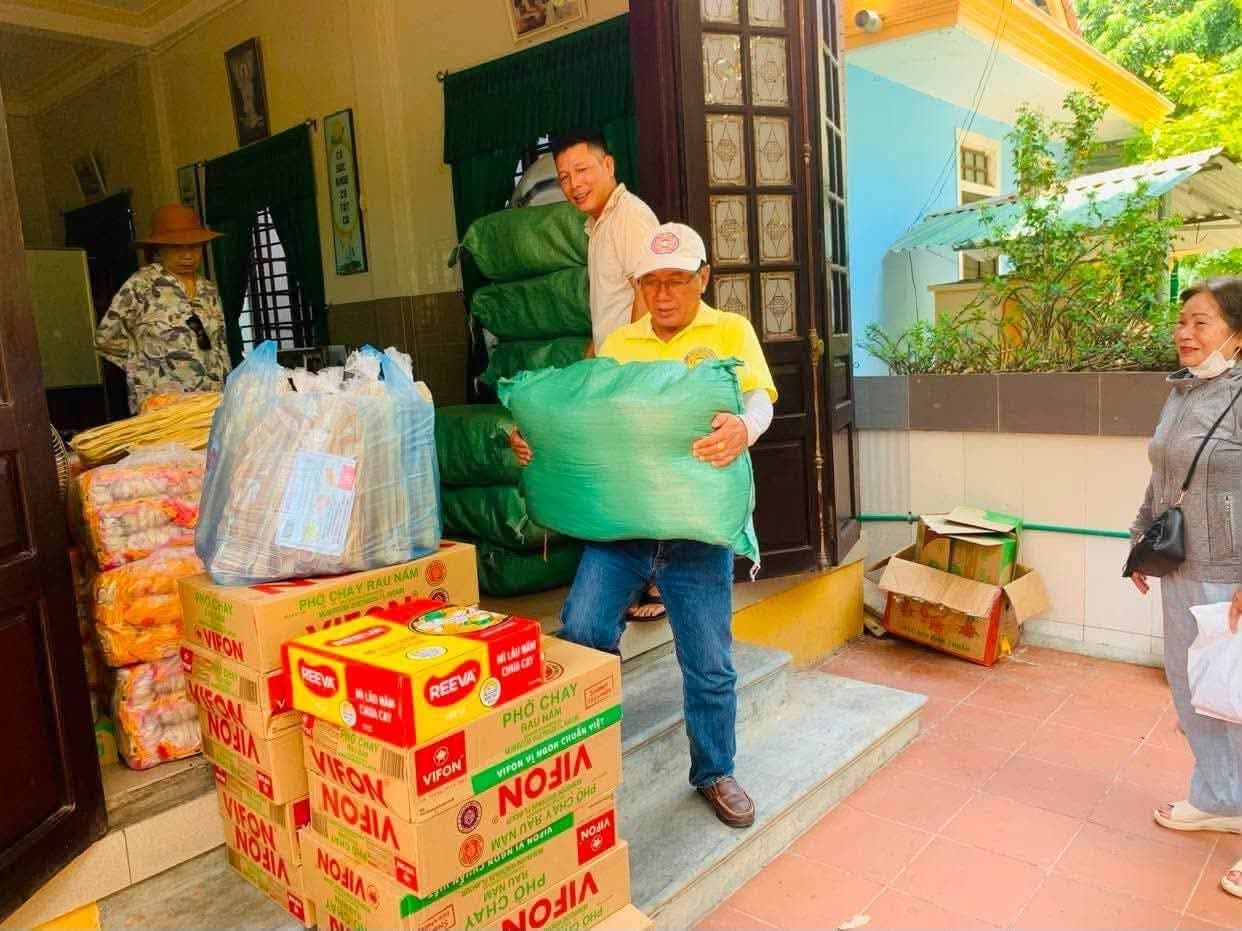 Cúng dường mùa An Cư Kiết Hạ — 54