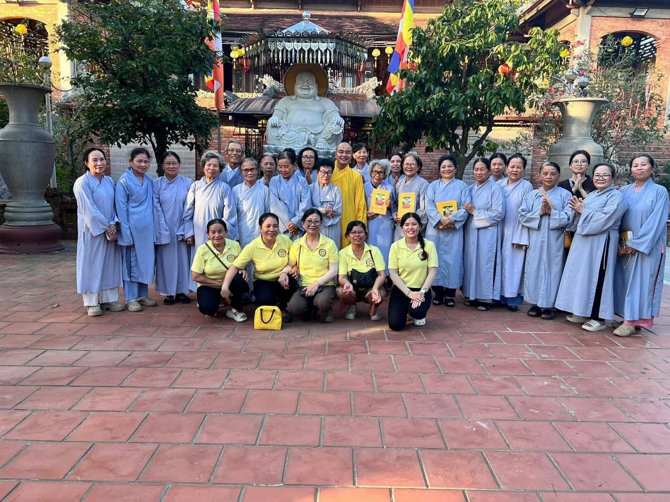 Cúng dường mùa An Cư Kiết Hạ — 75