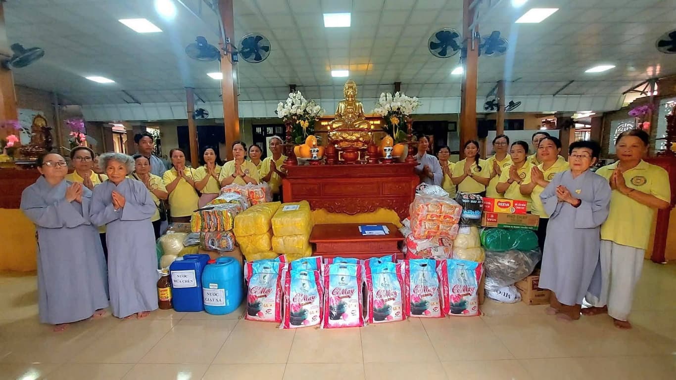 Cúng dường mùa An Cư Kiết Hạ — 18