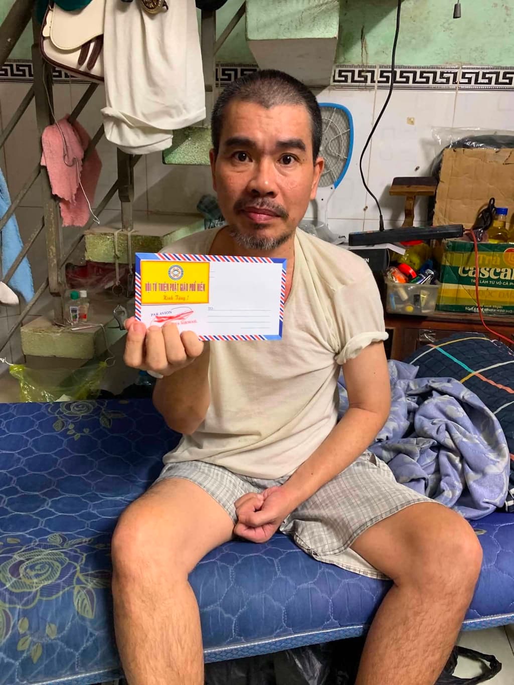 Giúp đỡ bà con nghèo — 43
