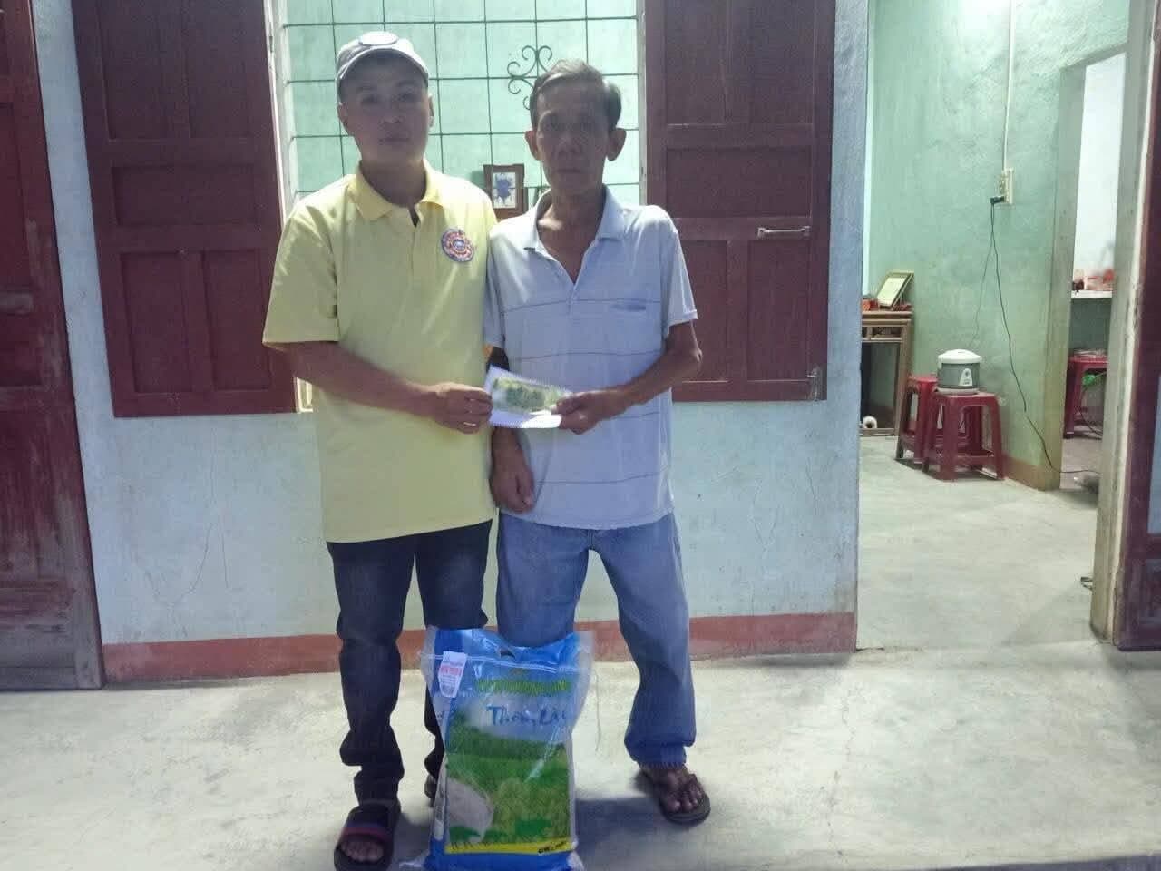 Giúp đỡ bà con nghèo — 41