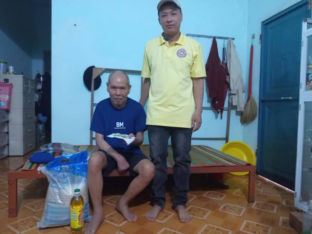 Giúp đỡ bà con nghèo — 42
