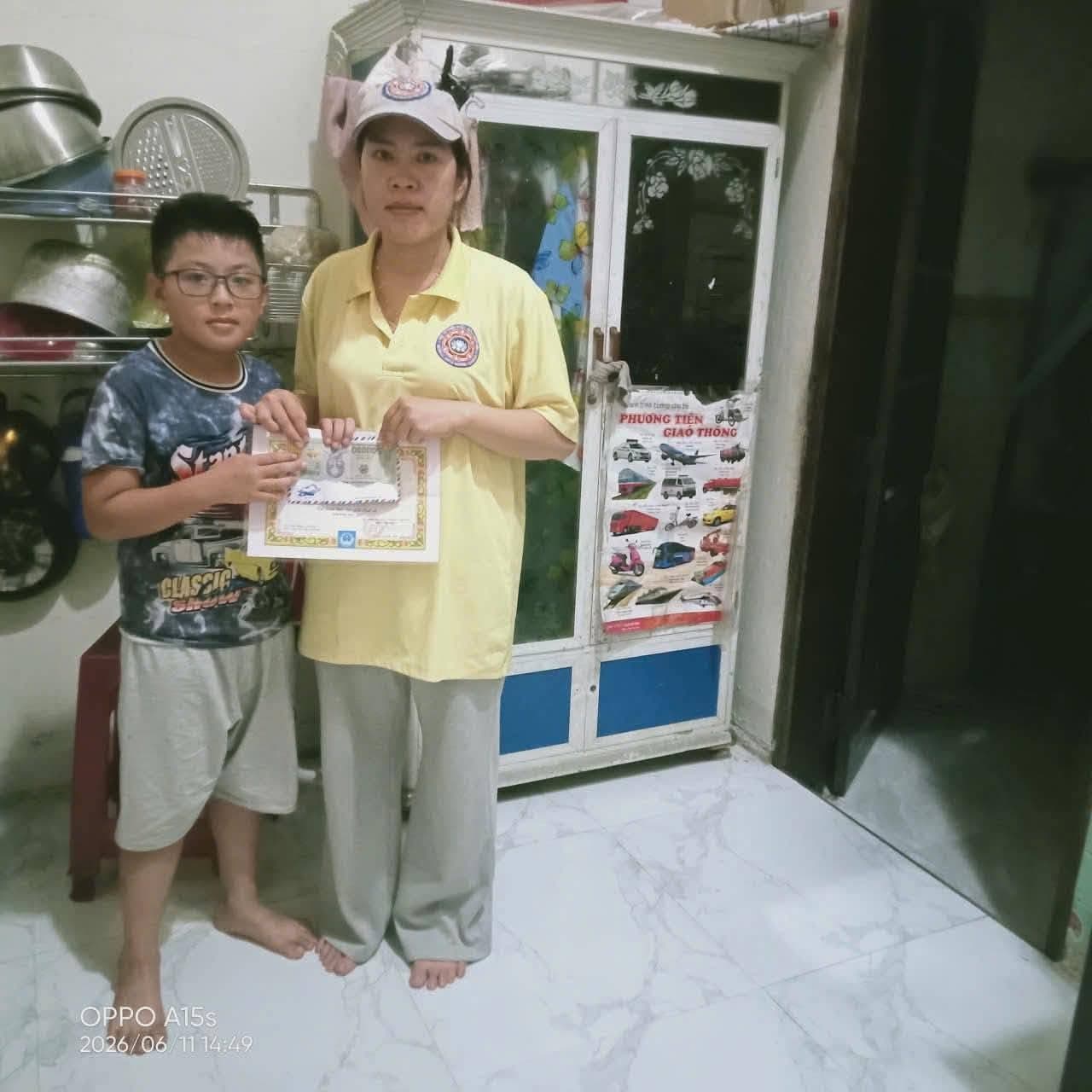 Giúp đỡ bà con nghèo — 28