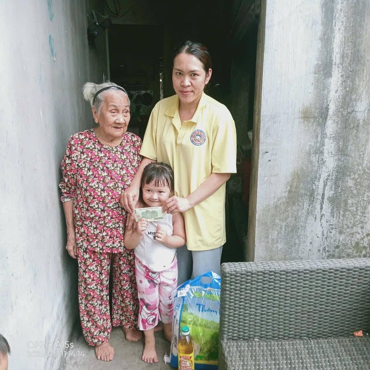 Giúp đỡ bà con nghèo — 20