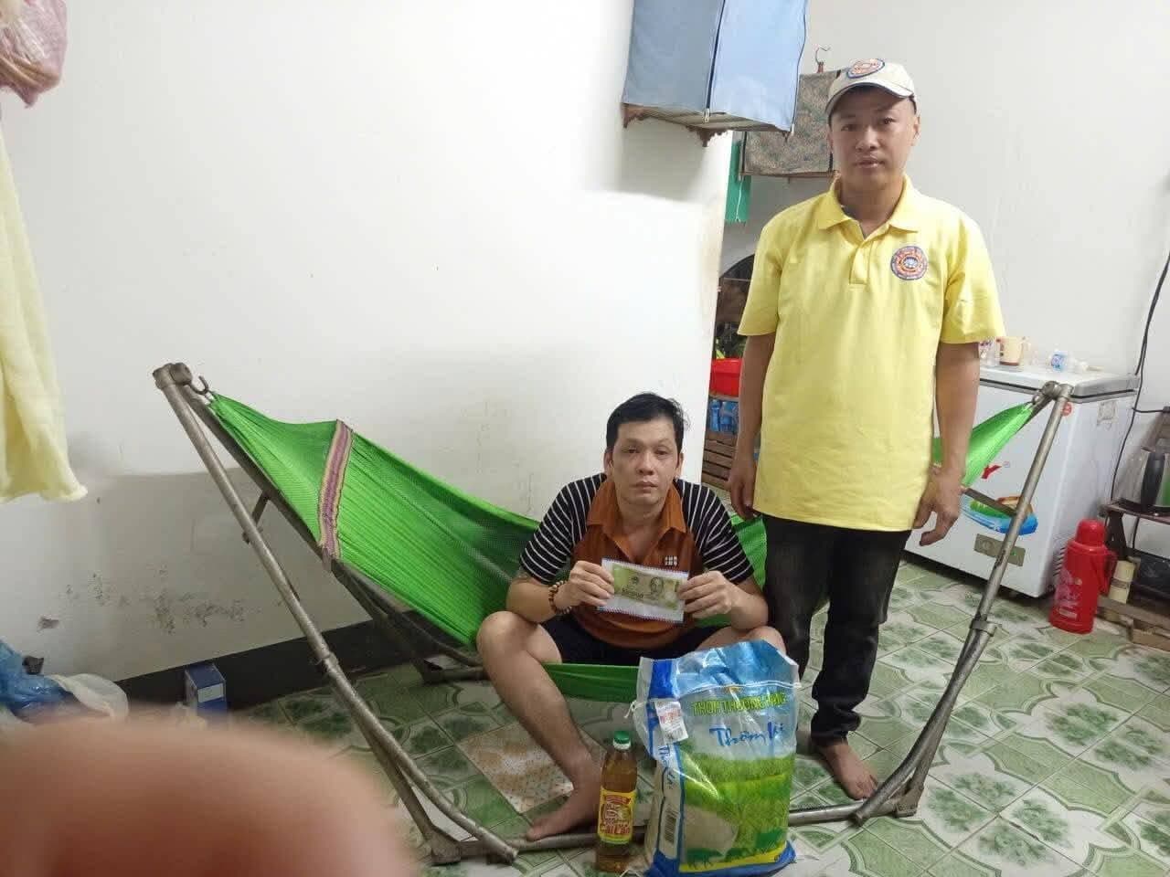 Giúp đỡ bà con nghèo — 39