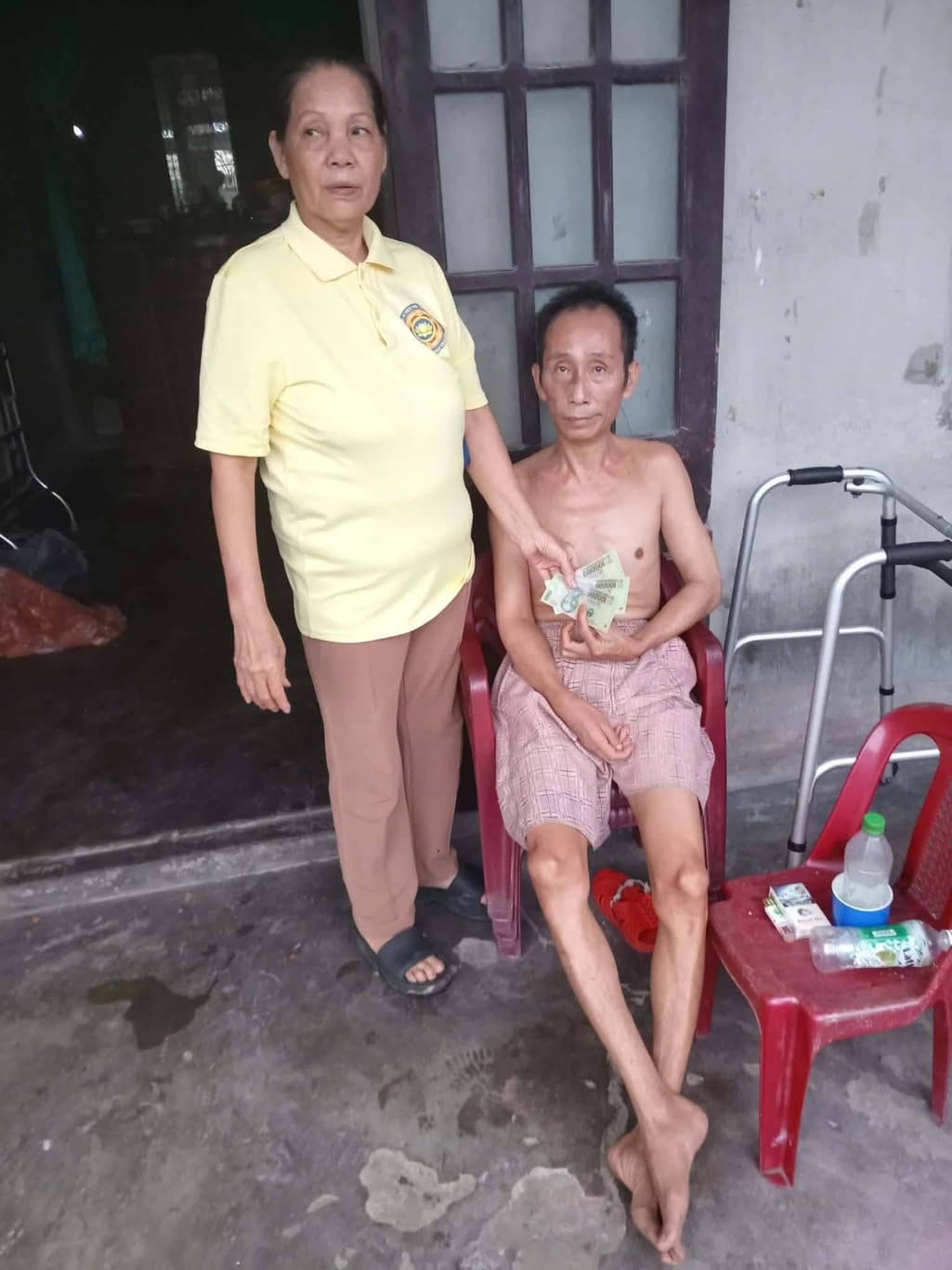 Giúp đỡ bà con nghèo — 6