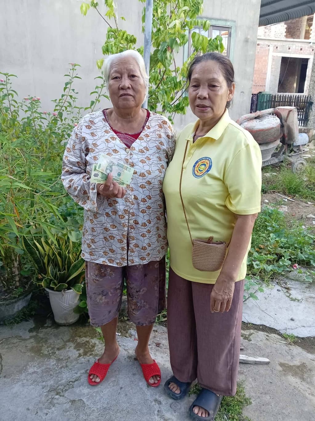 Giúp đỡ bà con nghèo — 10