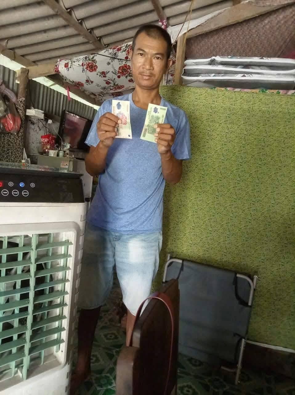 Giúp đỡ bà con nghèo — 15