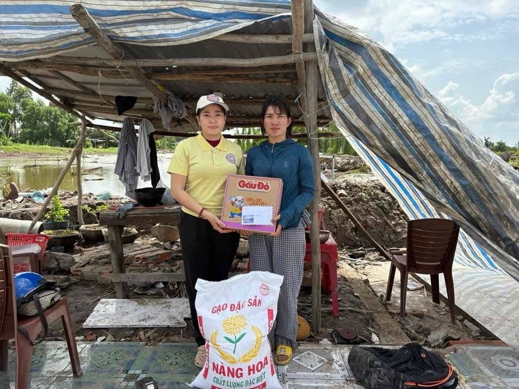 Giúp nạn nhân lốc xoáy — 5