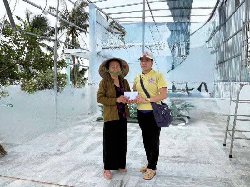 Giúp nạn nhân lốc xoáy — 15