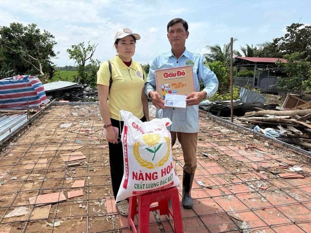 Giúp nạn nhân lốc xoáy — 7