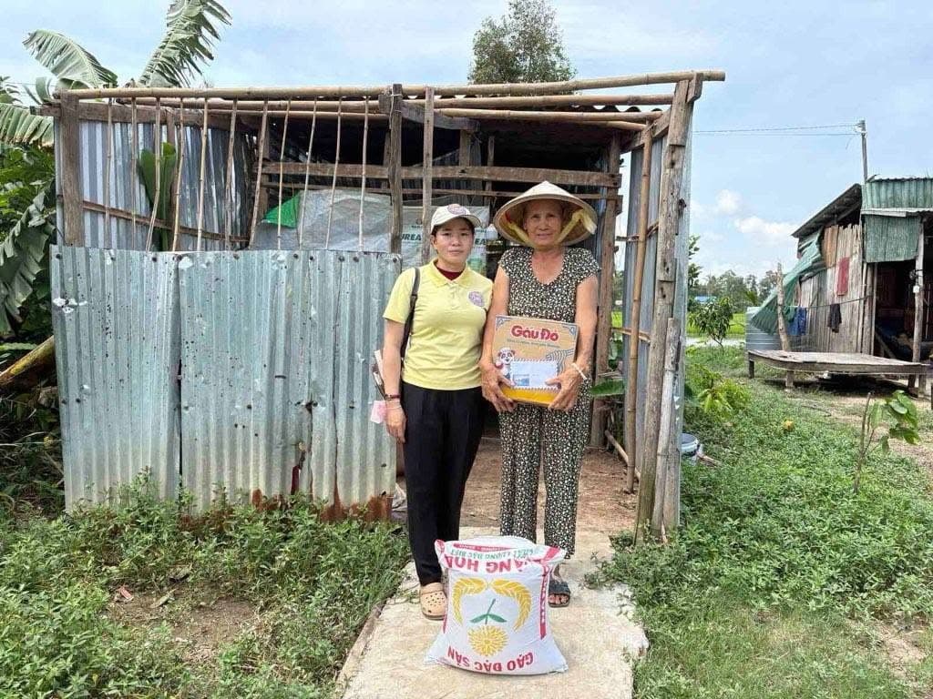 Giúp nạn nhân lốc xoáy — 3