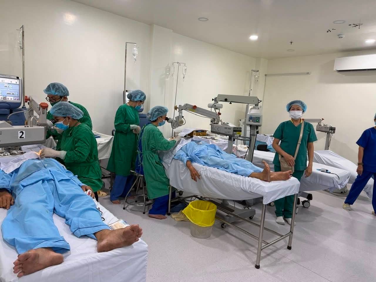 Mổ mắt từ thiện — 23