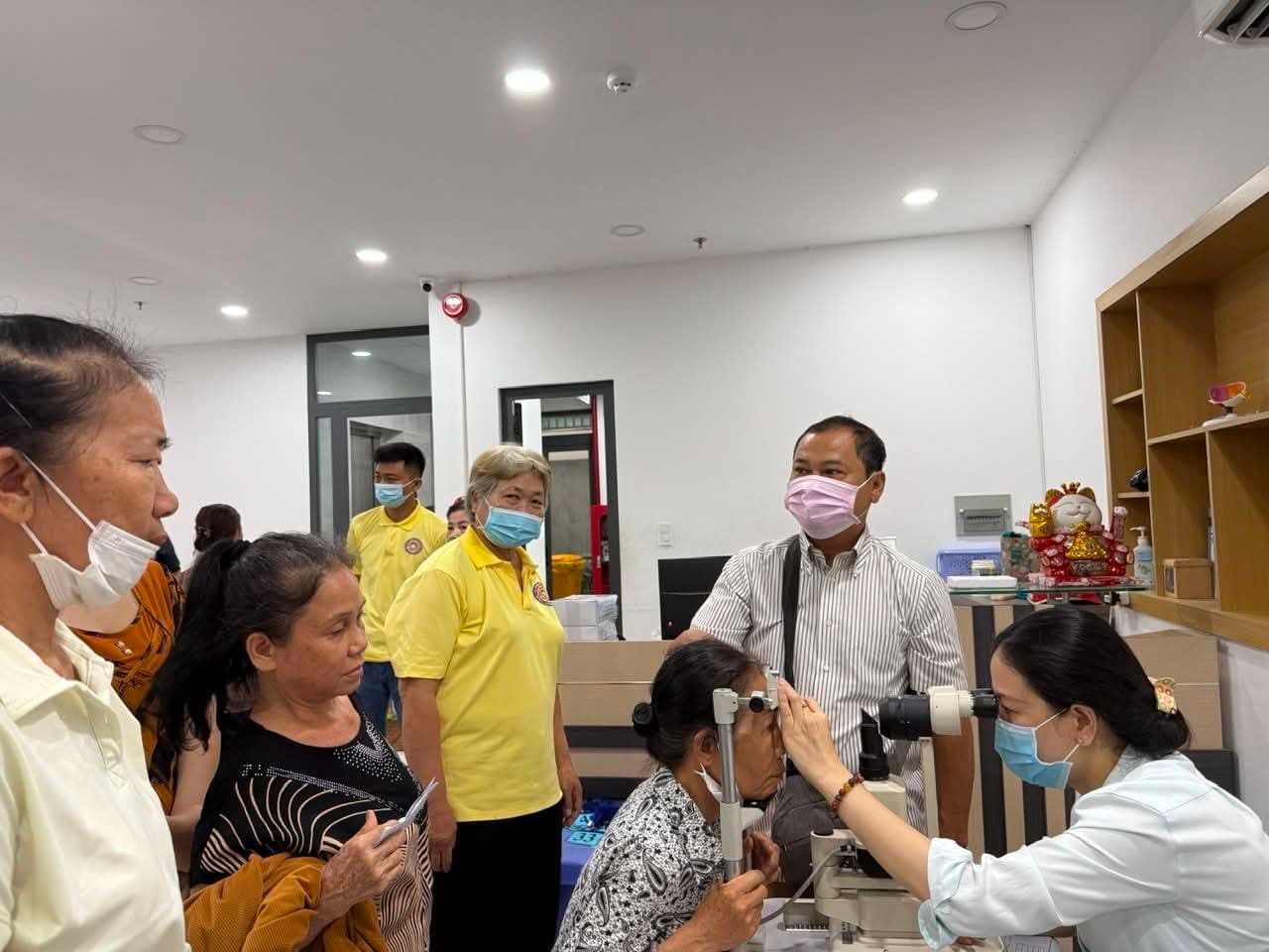 Mổ mắt từ thiện — 5