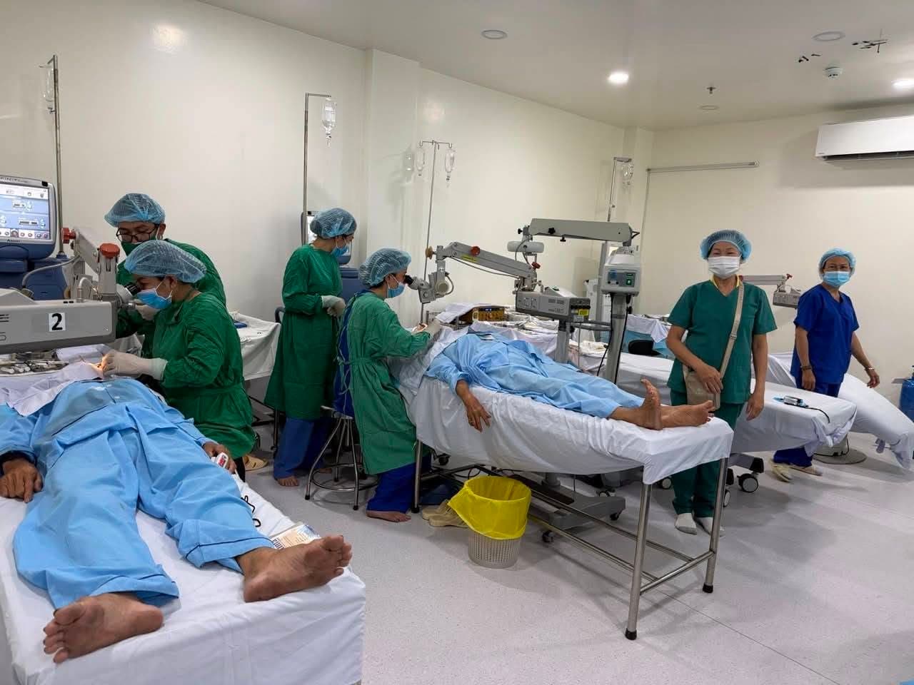 Mổ mắt từ thiện — 20