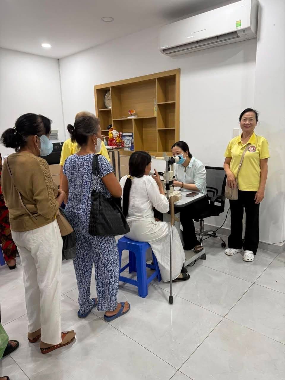 Mổ mắt từ thiện — 3