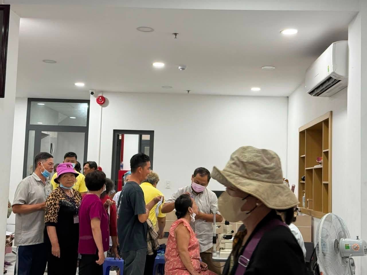 Mổ mắt từ thiện — 12