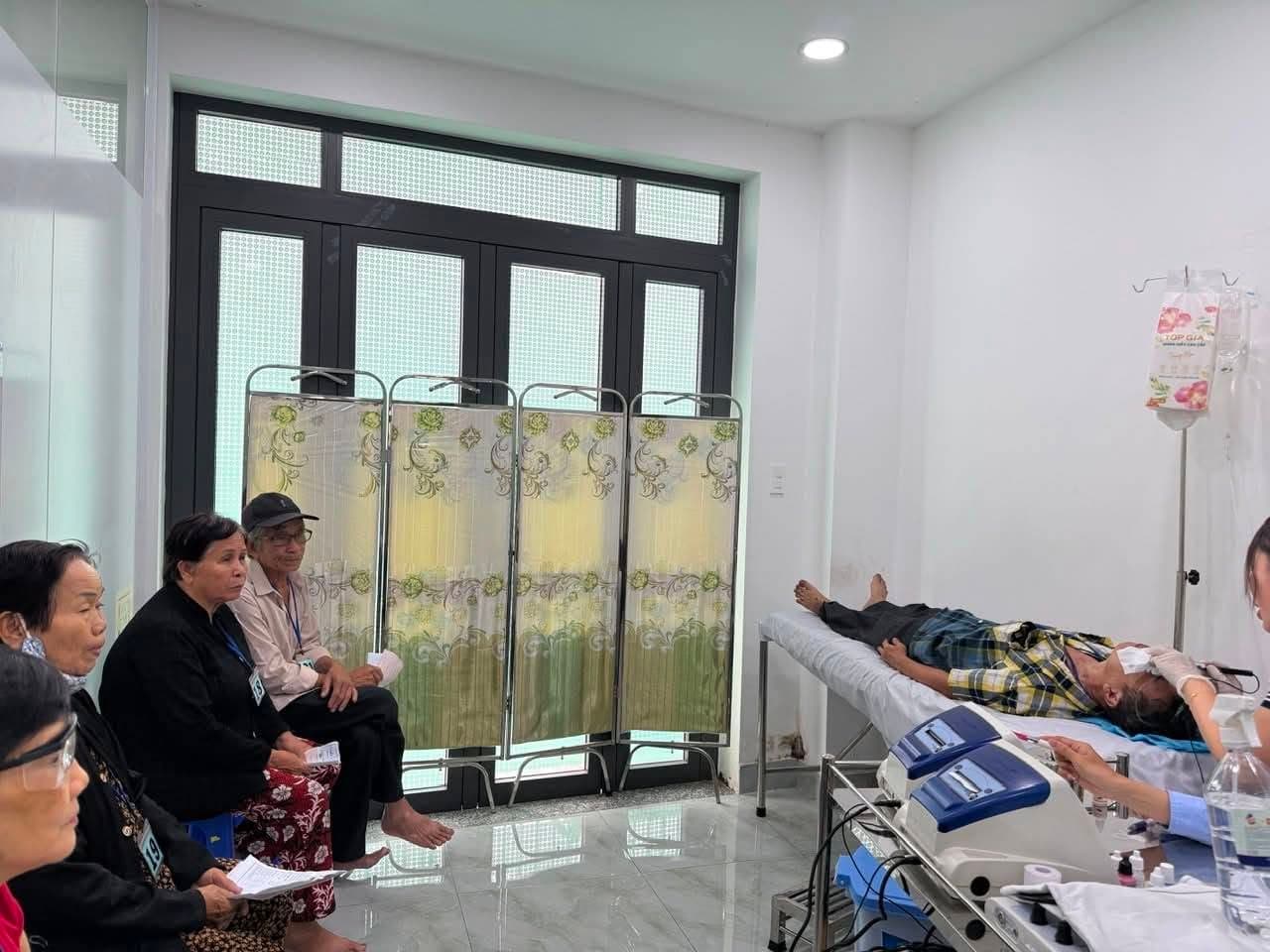 Mổ mắt từ thiện — 10