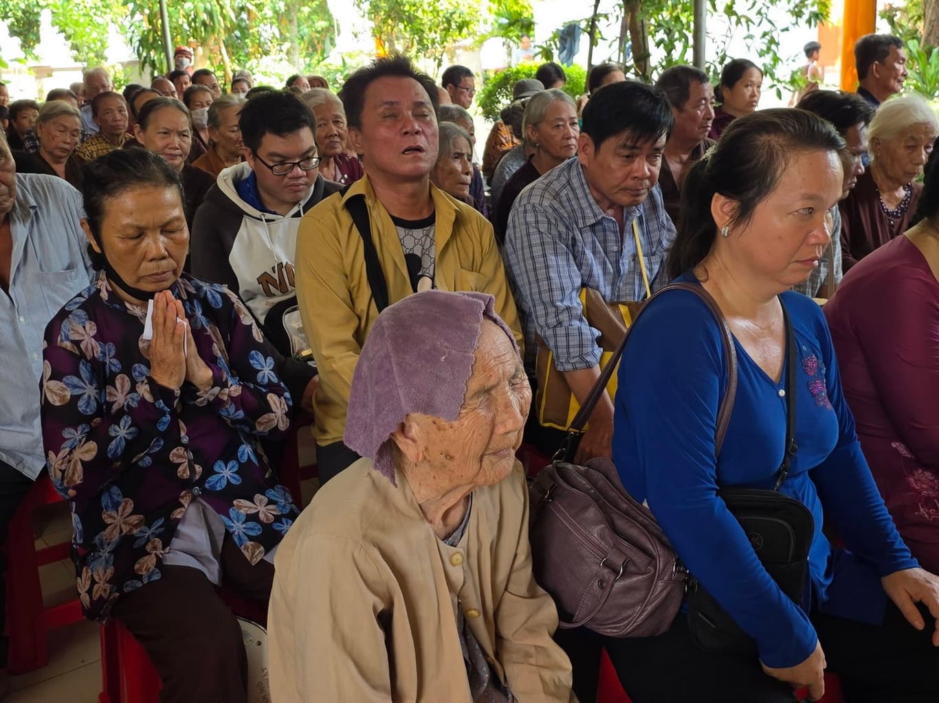 Từ thiện mùa Phật đản — 8