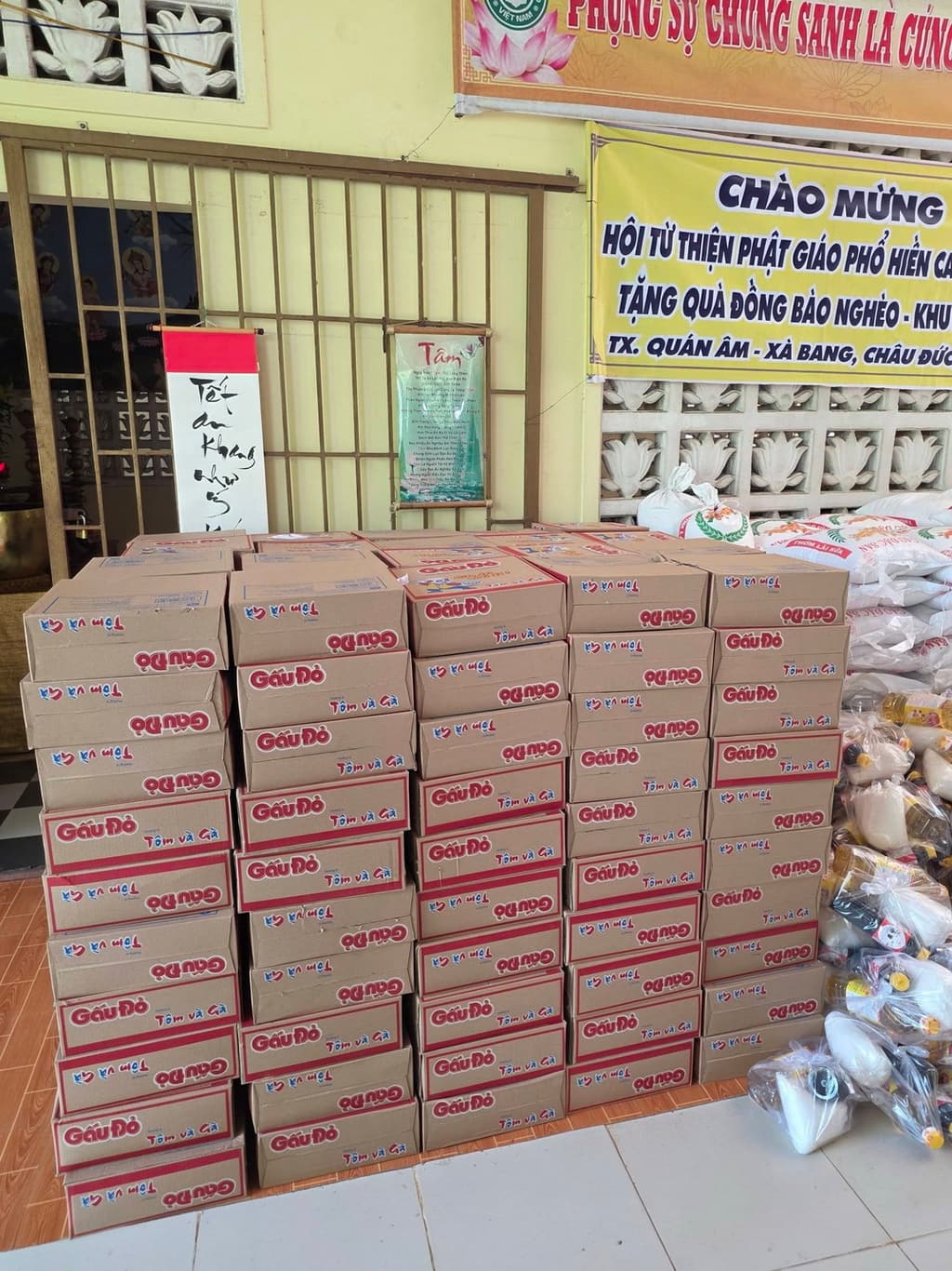 Từ thiện mùa Phật đản — 6