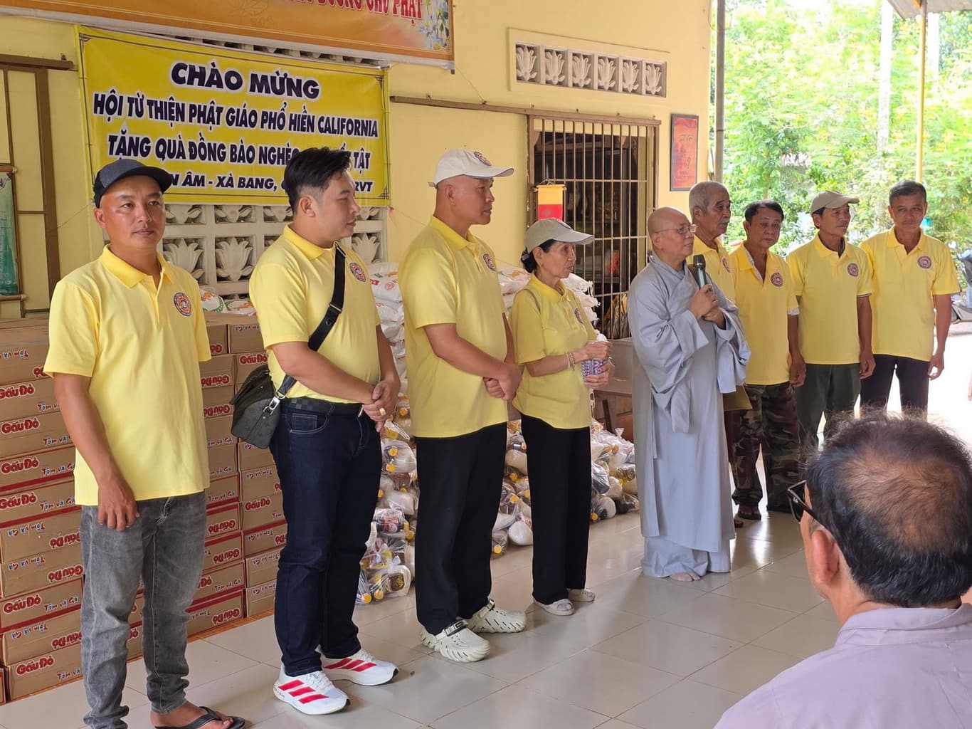 Từ thiện mùa Phật đản — 3