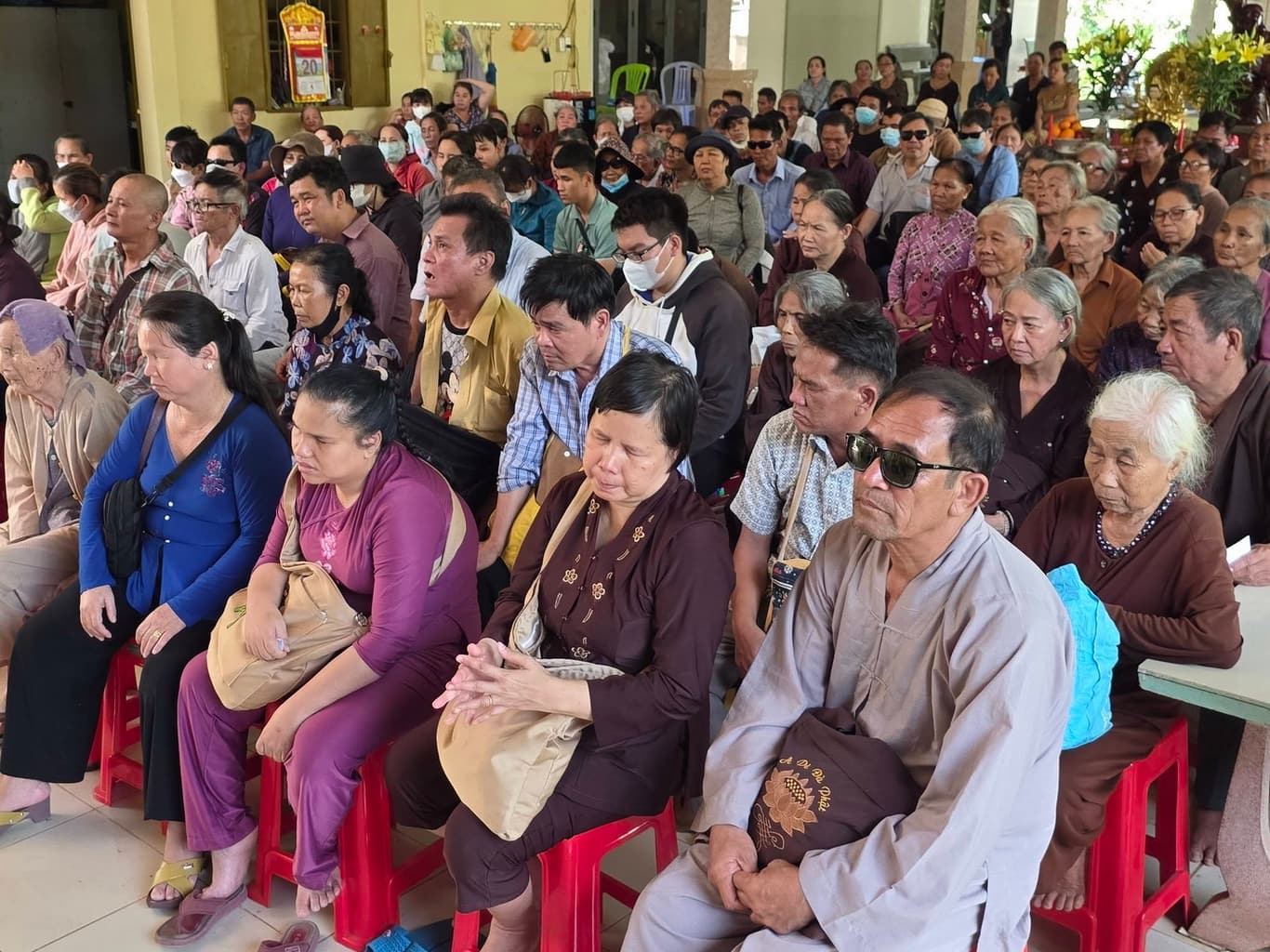Từ thiện mùa Phật đản — 2