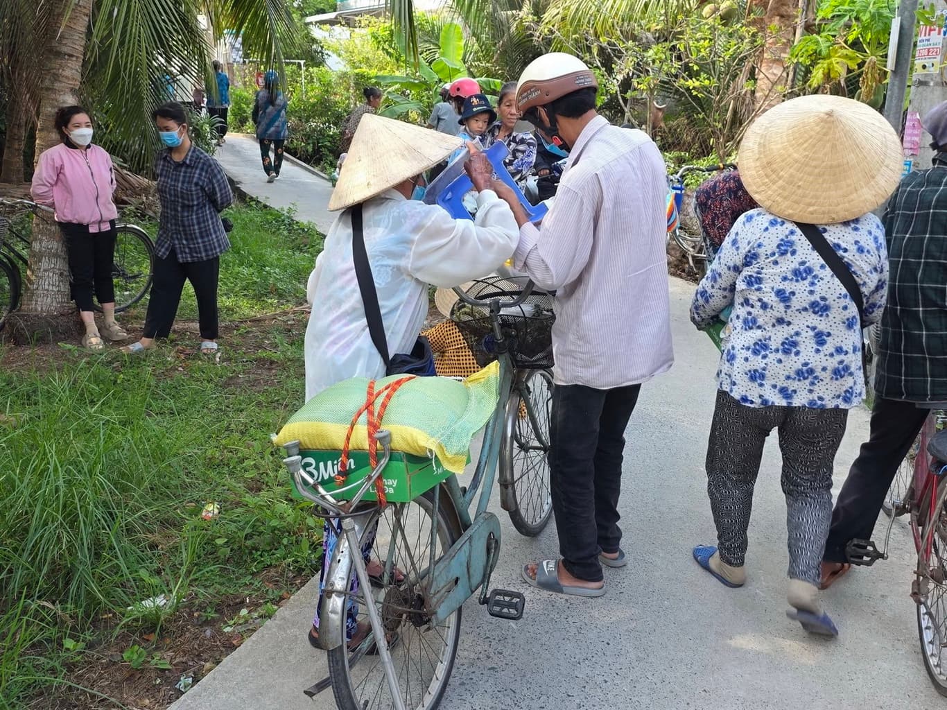 Từ thiện mùa Phật đản — 18