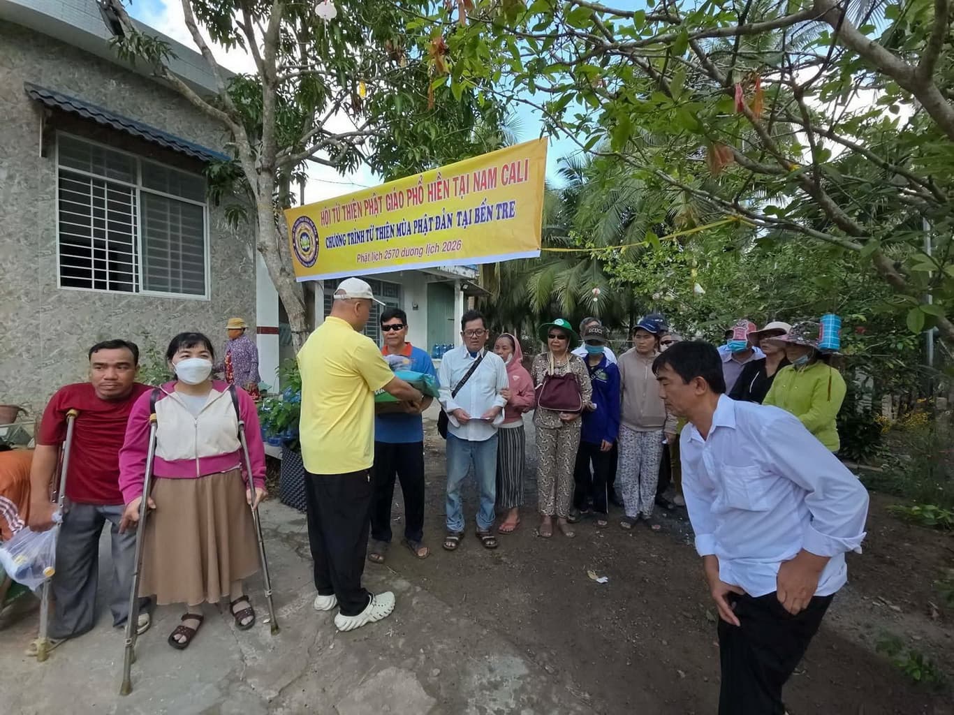 Từ thiện mùa Phật đản — 5