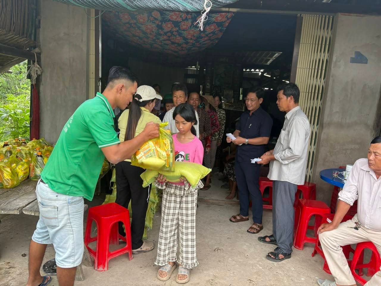 Từ thiện mùa Phật đản — 30