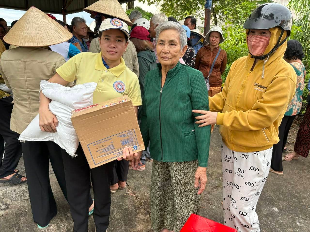 Từ thiện mùa Phật đản — 25