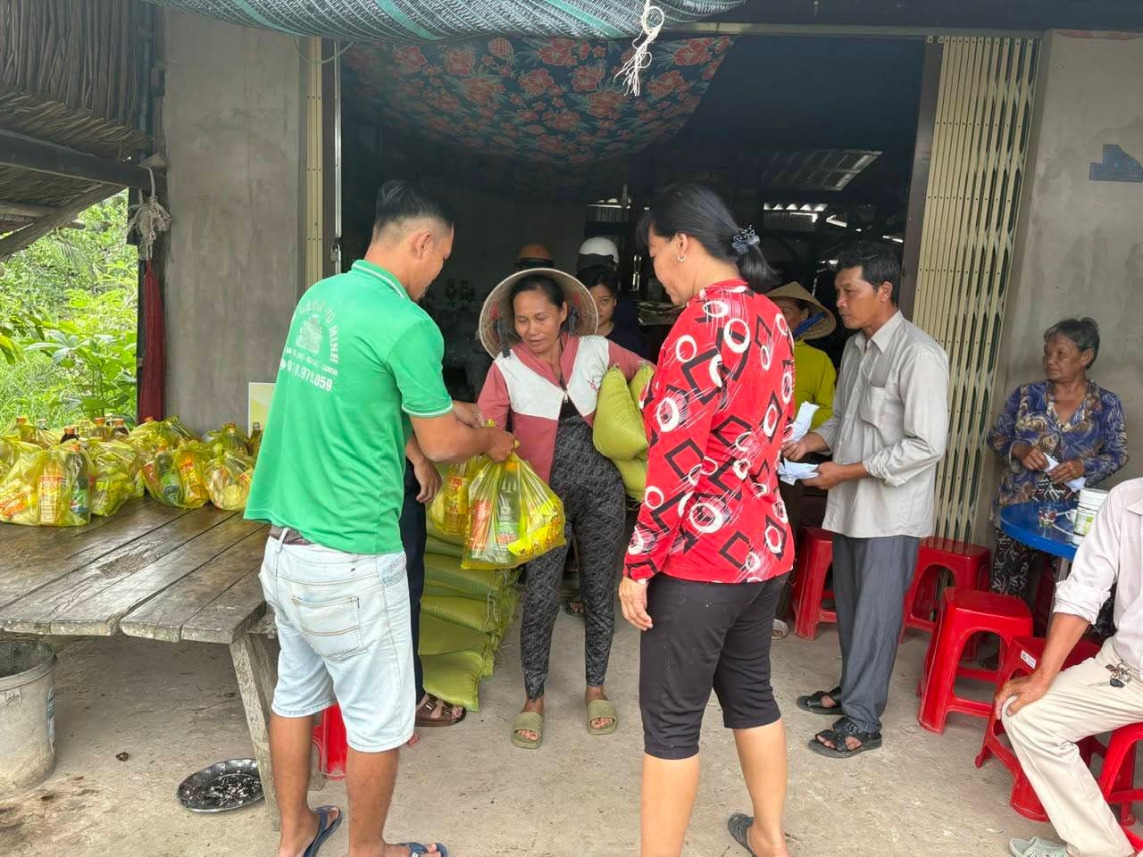Từ thiện mùa Phật đản — 20