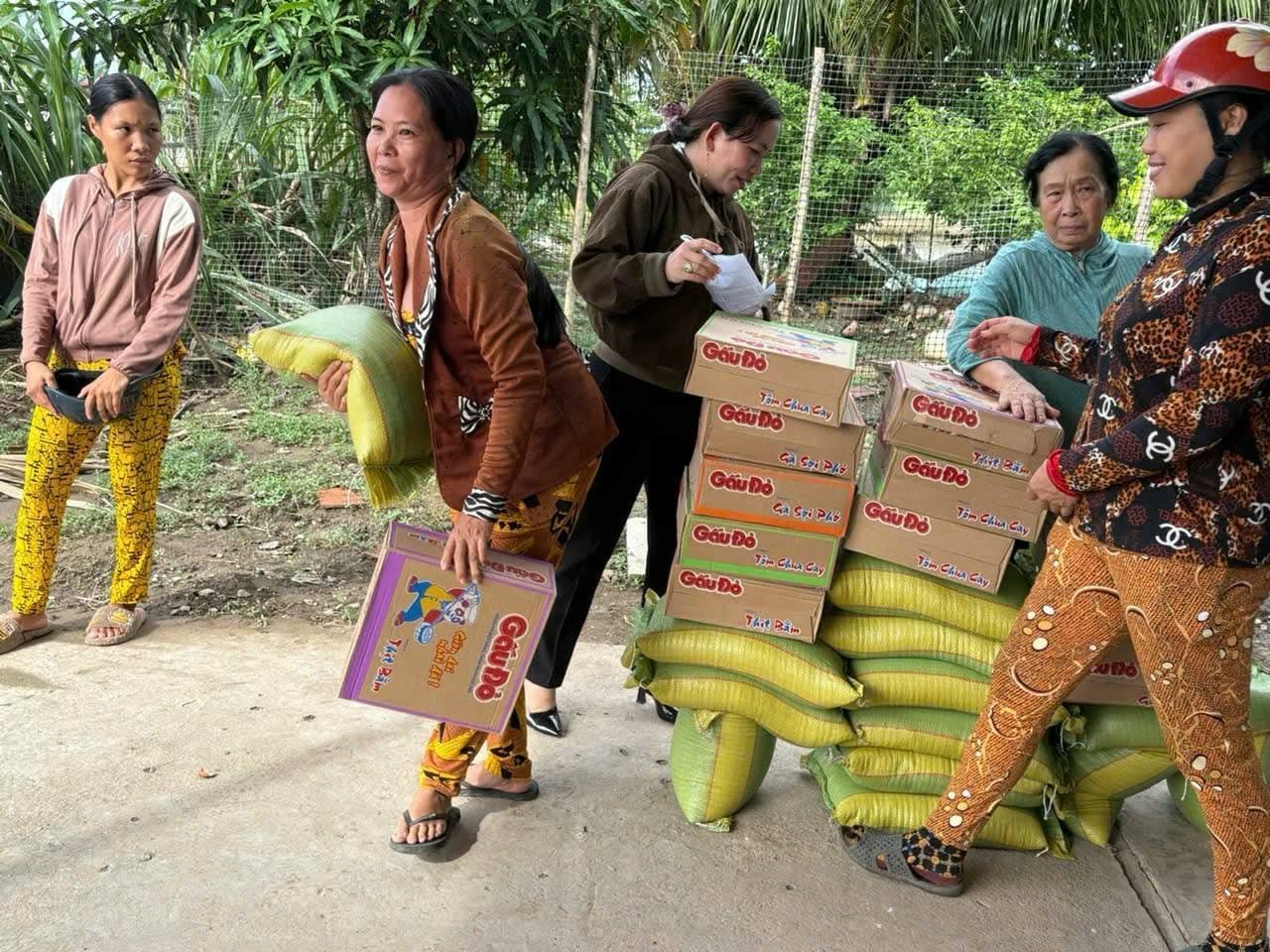 Từ thiện mùa Phật đản — 18