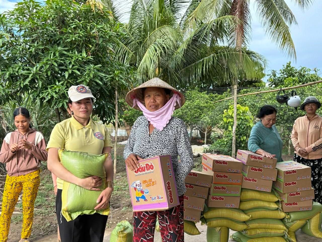 Từ thiện mùa Phật đản — 7
