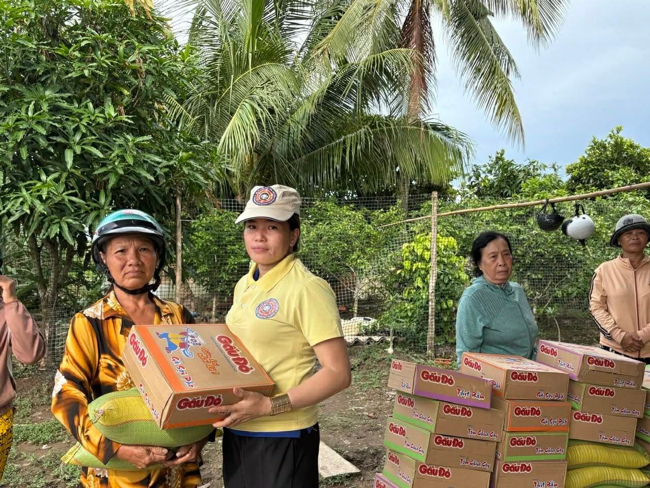 Từ thiện mùa Phật đản — 6