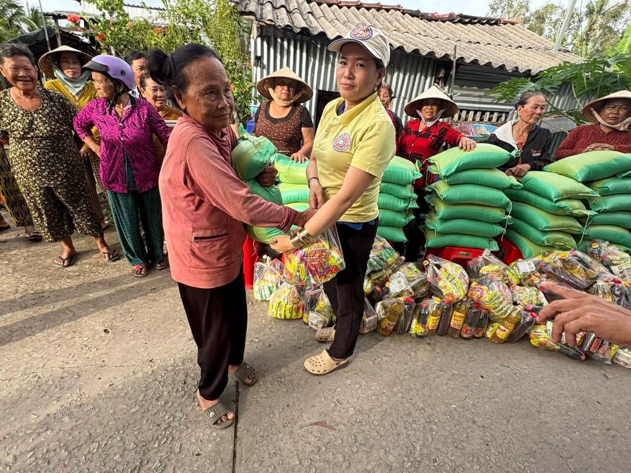 Từ thiện mùa Phật đản — 3