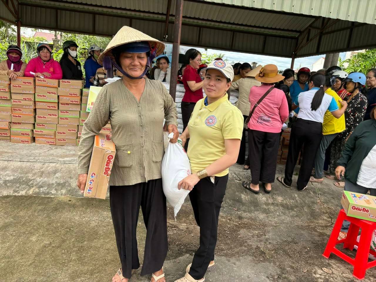 Từ thiện mùa Phật đản — 4