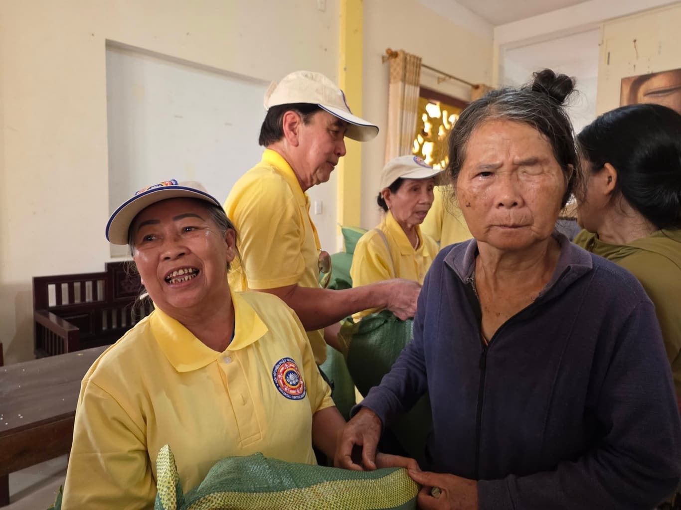 Từ thiện mùa Phật đản — 9