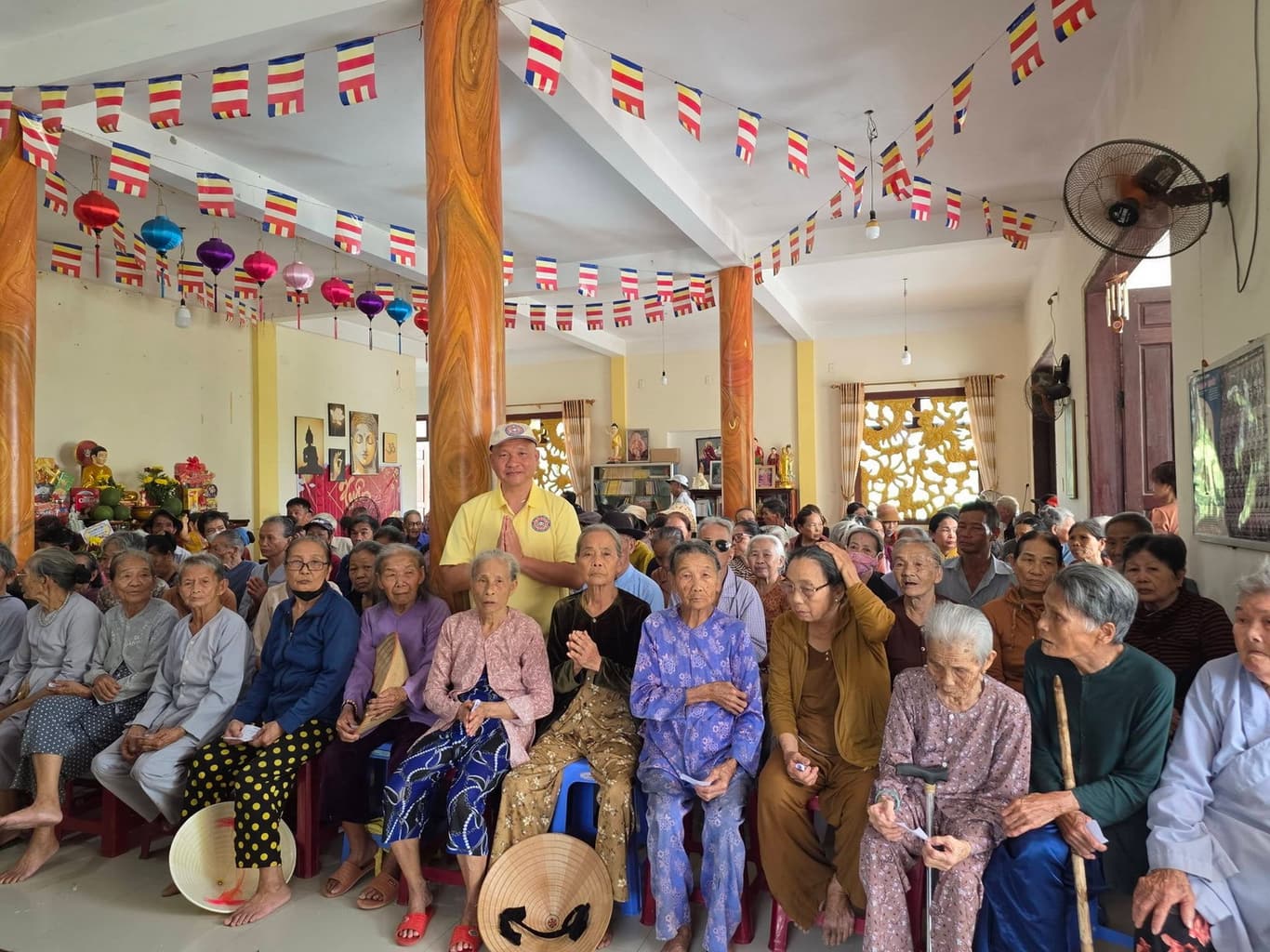 Từ thiện mùa Phật đản — 7