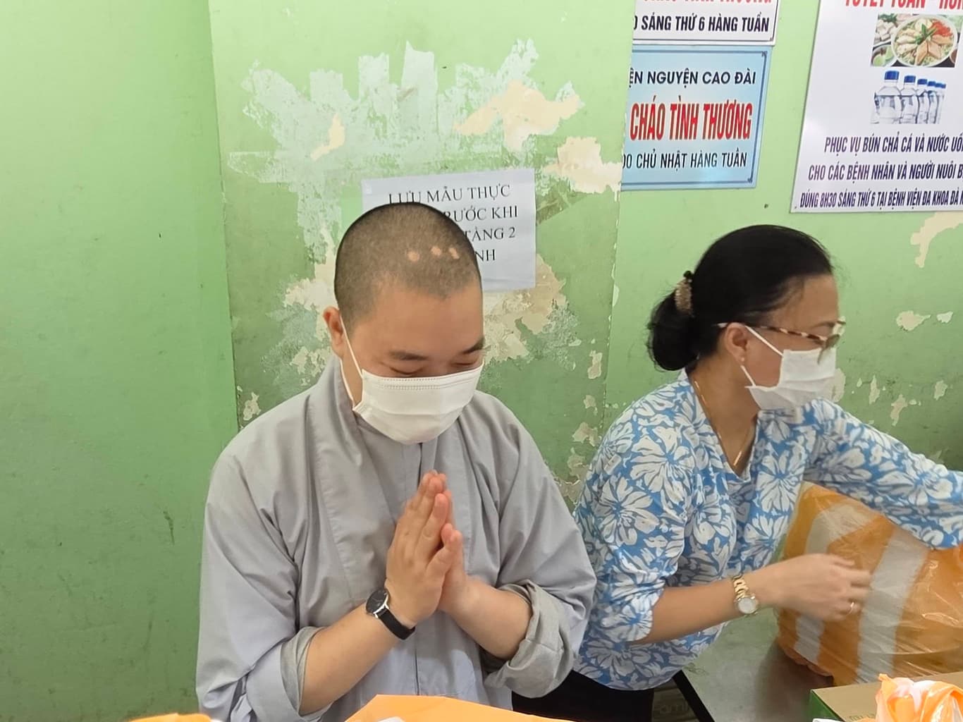 Từ thiện mùa Phật đản — 13