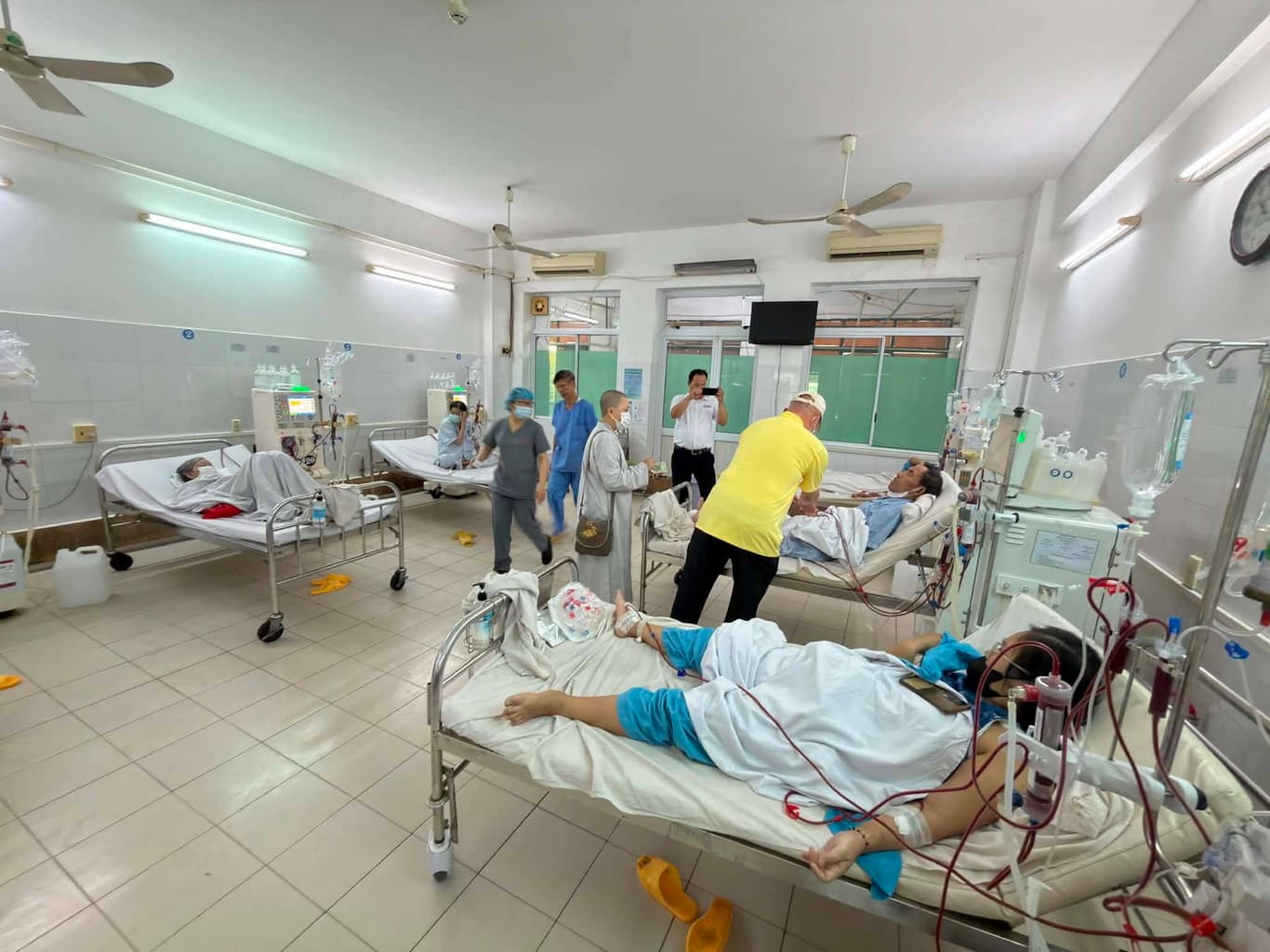 Từ thiện mùa Phật đản — 15