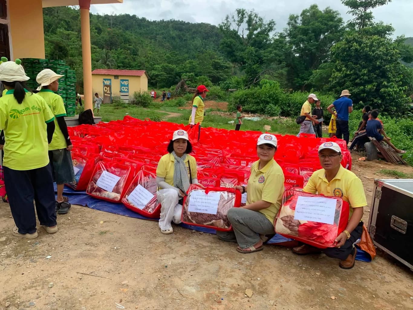 Từ thiện mùa Phật đản — 19