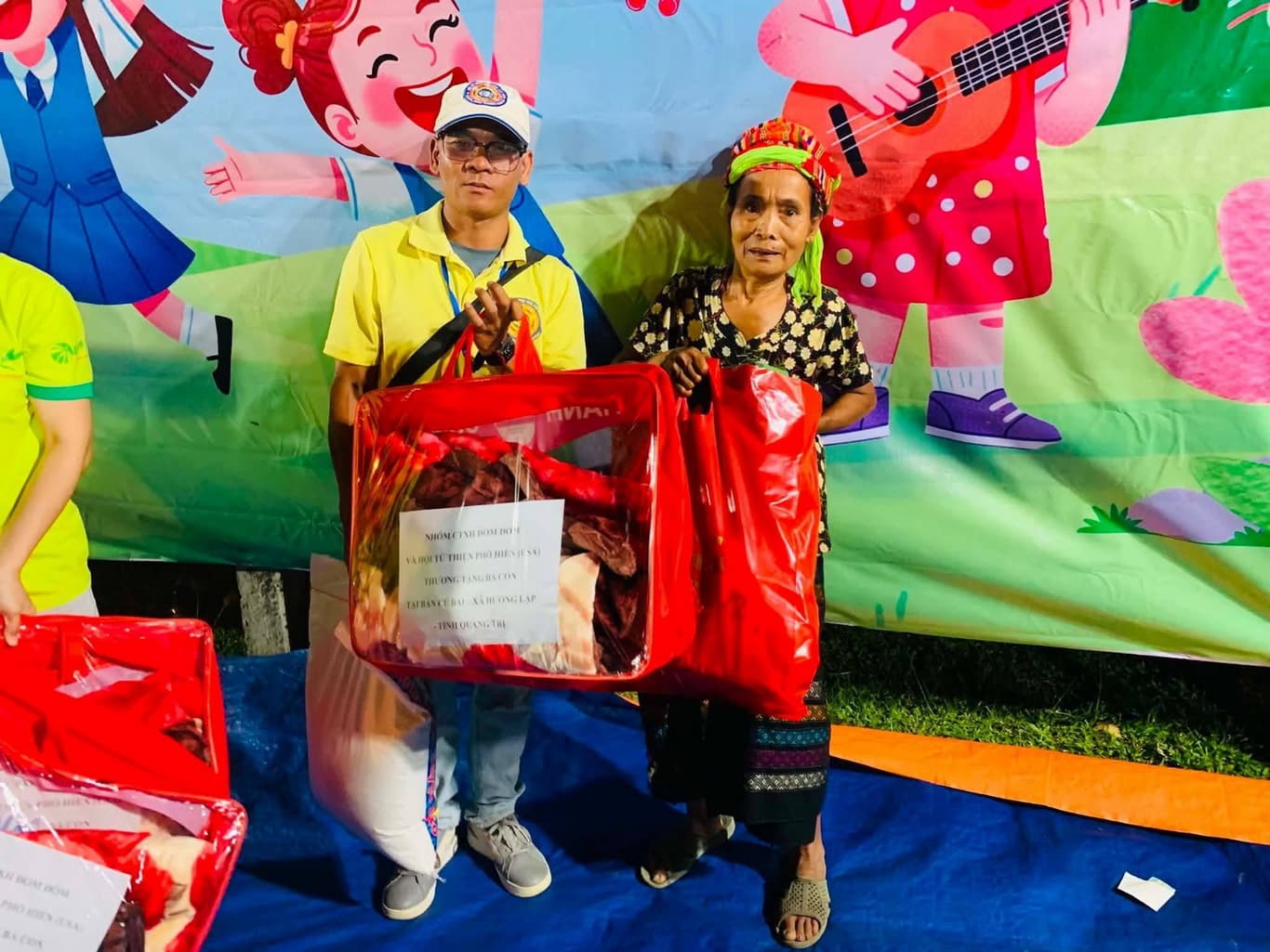 Từ thiện mùa Phật đản — 39