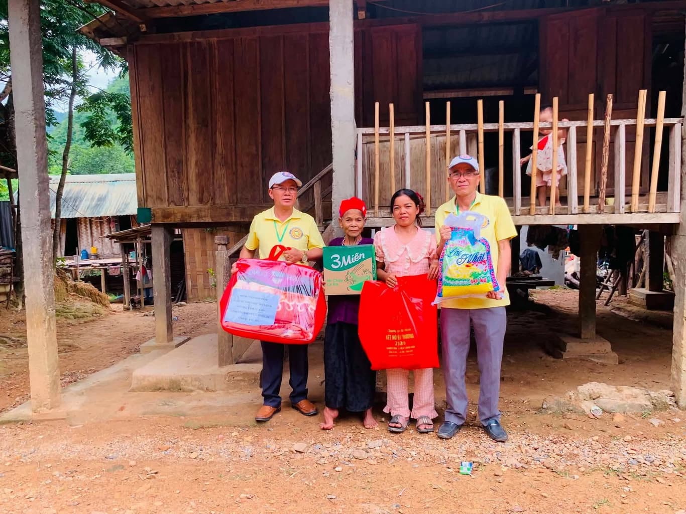 Từ thiện mùa Phật đản — 23