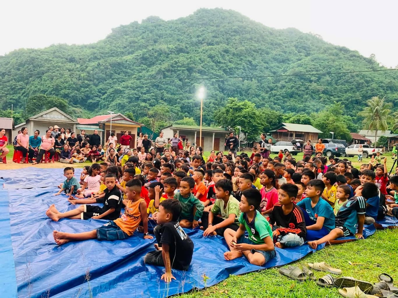 Từ thiện mùa Phật đản — 45