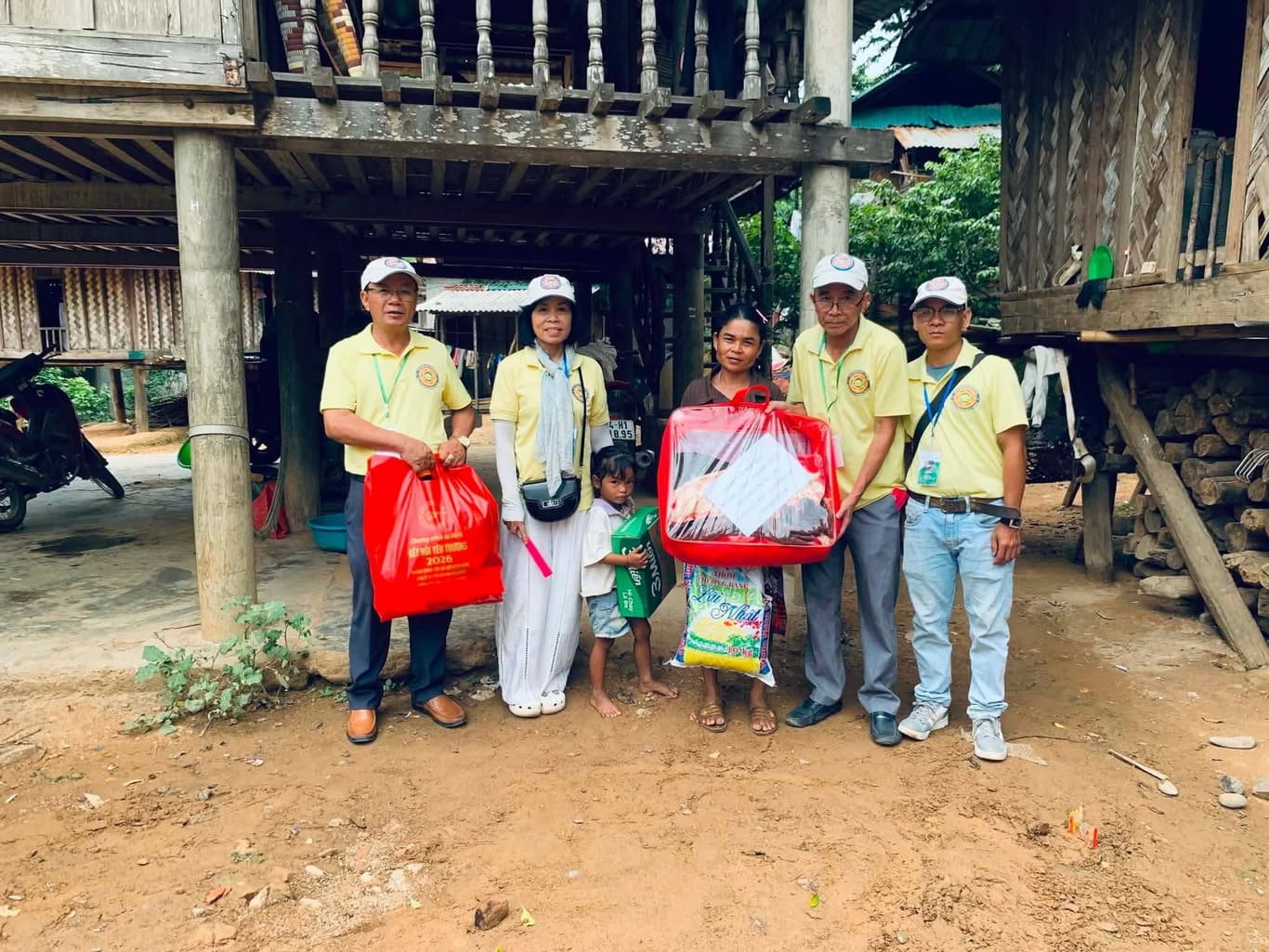 Từ thiện mùa Phật đản — 8