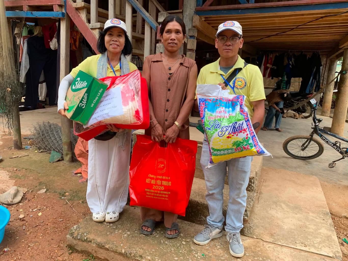 Từ thiện mùa Phật đản — 5