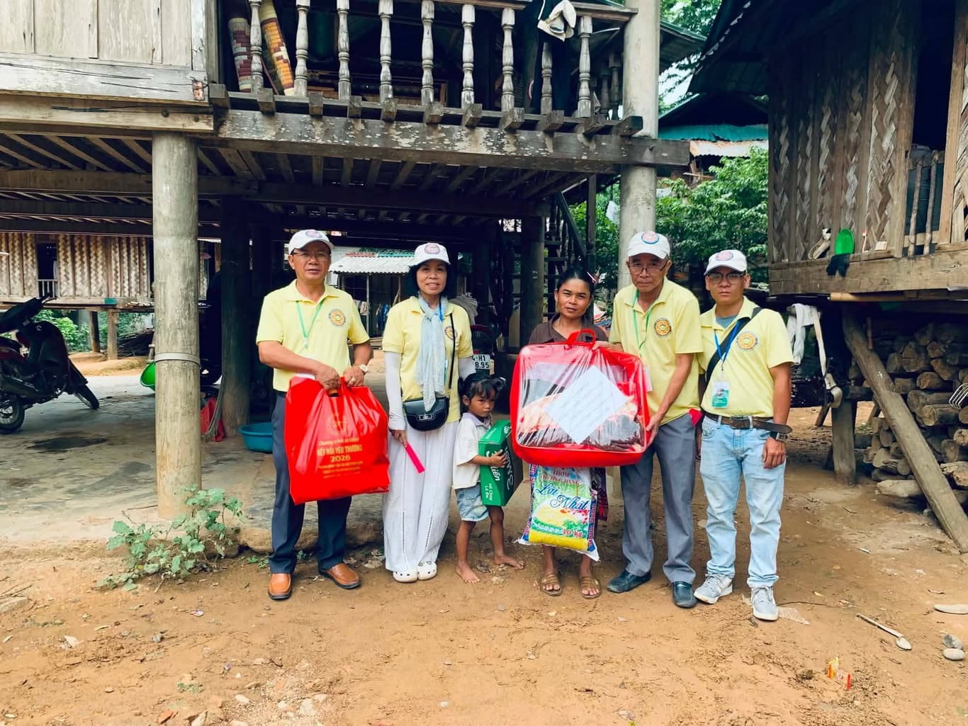 Từ thiện mùa Phật đản — 12