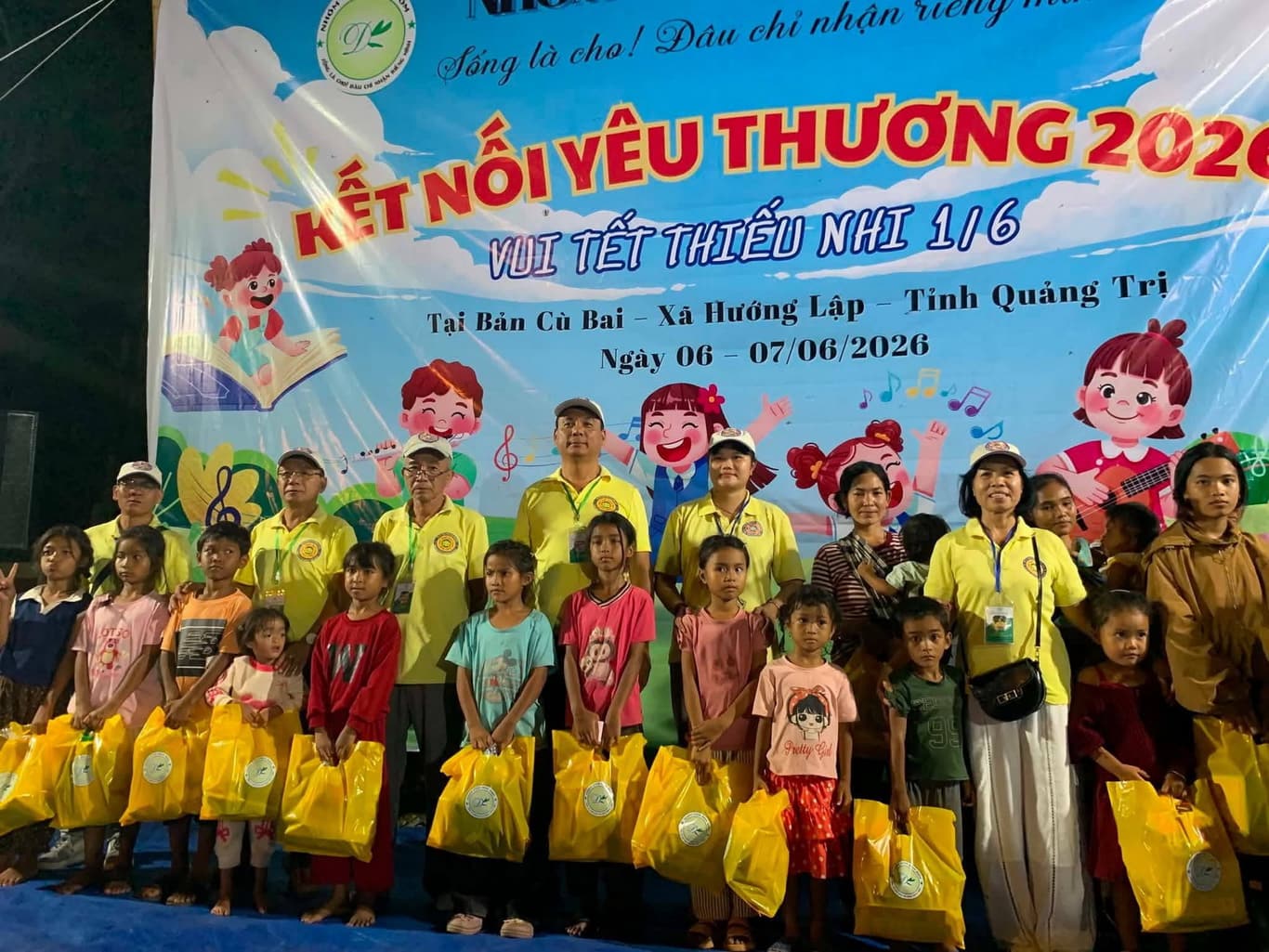 Từ thiện mùa Phật đản — 35