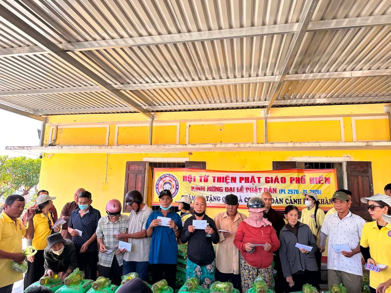 Từ thiện mùa Phật đản — 9