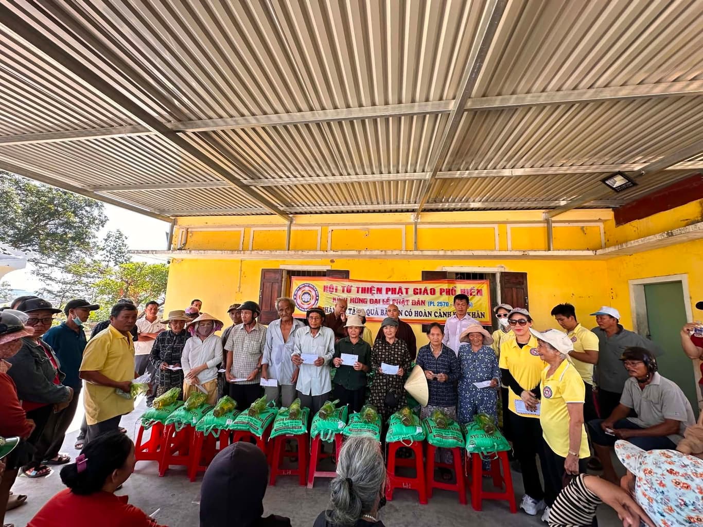 Từ thiện mùa Phật đản — 5